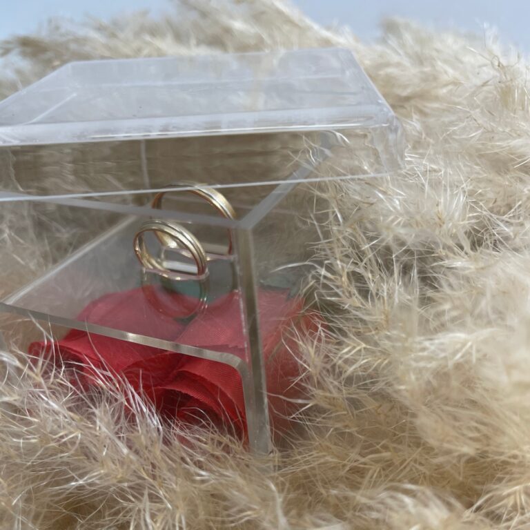 Μπιζουτιέρα Για Βέρες Plexiglass 8x8x8cm Με Χάραξη